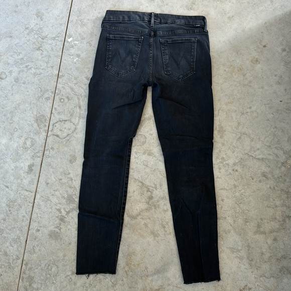 Mother Looker Ankle Fray Black Jeans in Blackbird Size 27 - Picture 7 of 8